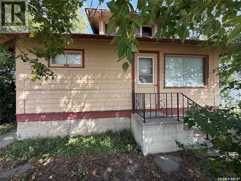 109 1st AVENUE N, Young, Saskatchewan, S0K4Y0, Young, Saskatchewan — photo 1 of 5