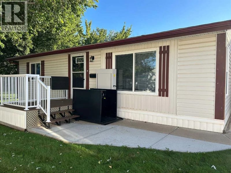 1600 Strachan Road Southeast, Medicine Hat, Alberta, T1B4M3, Medicine Hat, Alberta — photo 1 of 5