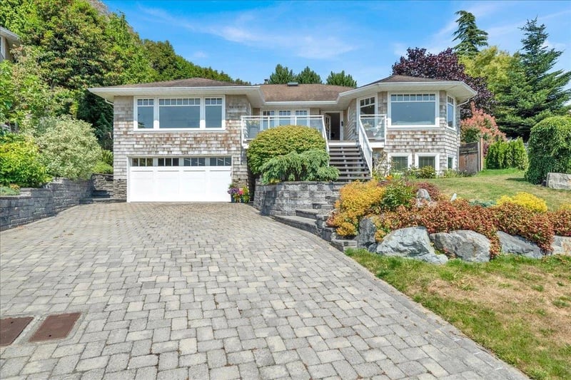 16063 8 Avenue, Surrey, British Columbia, V4A1A1, Surrey, British Columbia — photo 1 of 5