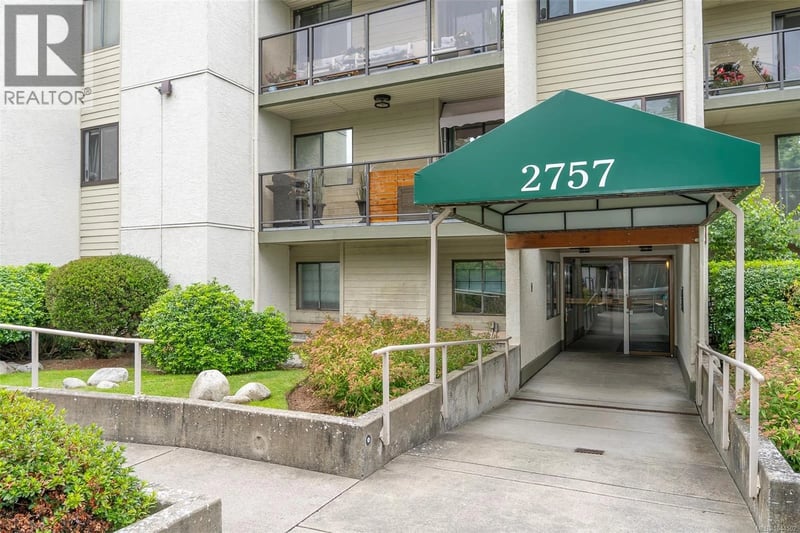 #104 2757 Quadra Street, Victoria, British Columbia, V8T4E5, Victoria, British Columbia — photo 1 of 5