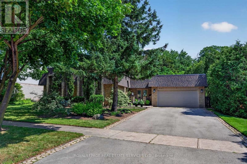 247 Spring Garden Road, Oakville (SW Southwest), Ontario, L6L5H5, Oakville (SW Southwest), Ontario — photo 1 of 5