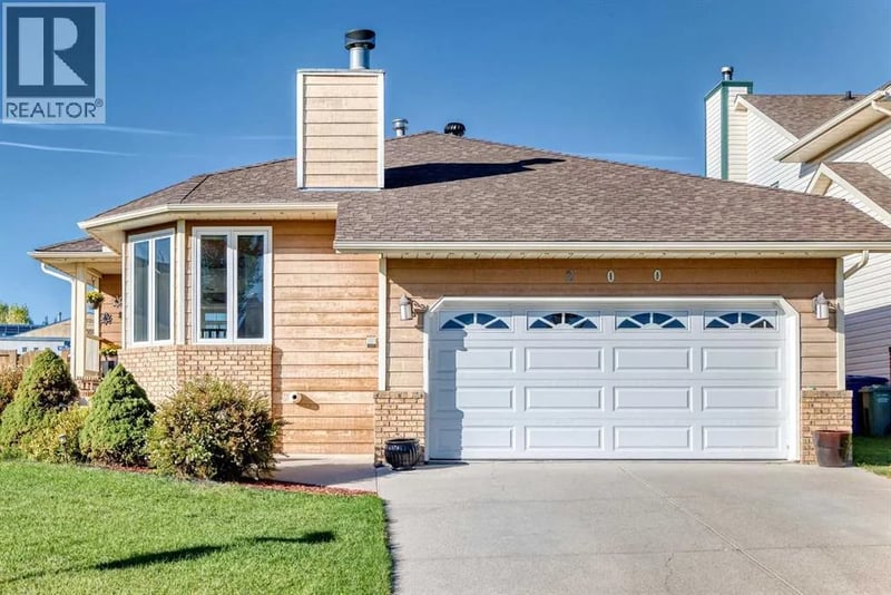 200 Downey Place, Okotoks, Alberta, T1S1H3, Okotoks, Alberta — photo 1 of 5