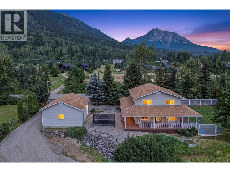 6152 Cunliffe Road Road, Fernie, British Columbia, V0B1M5, Fernie, British Columbia — photo 1 of 5