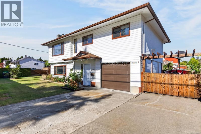 1083 26th Street, Courtenay, British Columbia, V9N7G1, Courtenay, British Columbia — photo 1 of 5