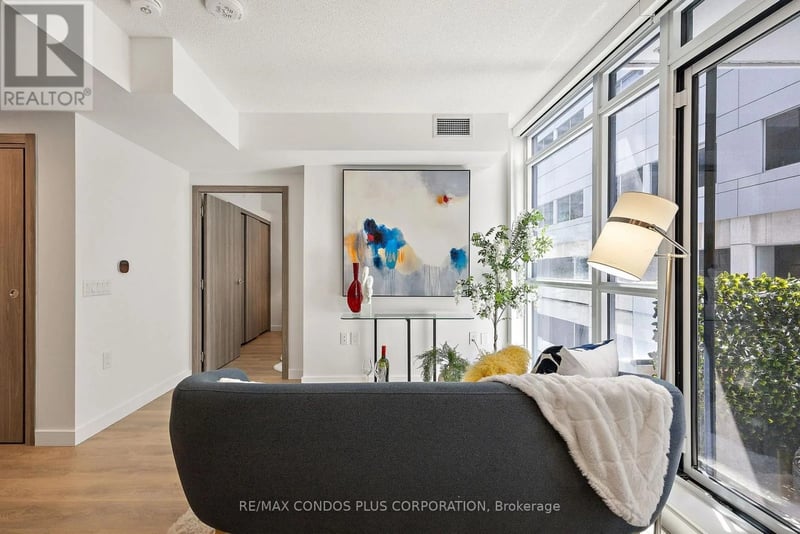 #810 38 Widmer Street, Toronto (Waterfront Communities), Ontario, M5V0P7, Toronto (Waterfront Communities), Ontario — photo 1 of 5