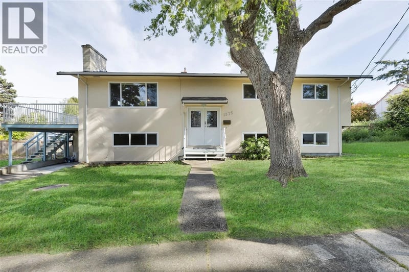 1575 Burton Avenue, Victoria, British Columbia, V8T2N3, Victoria, British Columbia — photo 1 of 5