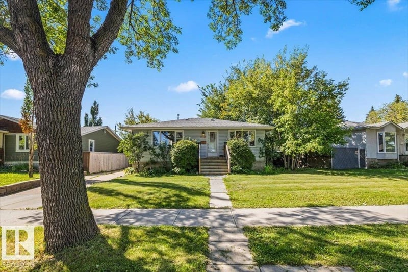 10990 135 ST NW, Edmonton, Alberta, T5M1K2, Edmonton, Alberta — photo 1 of 5
