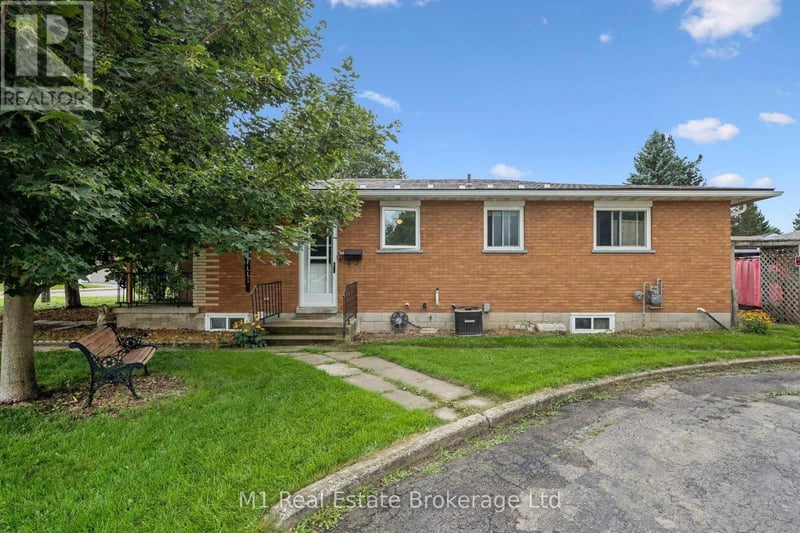 205 Albert Street, Minto, Ontario, N0G2P0, Minto, Ontario — photo 1 of 5