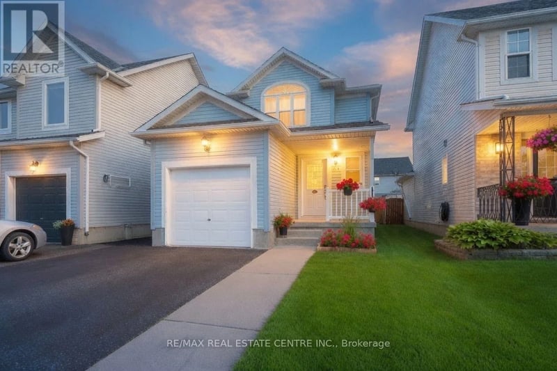 765 Angler Way, Waterloo, Ontario, N2K4L7, Waterloo, Ontario — photo 1 of 5