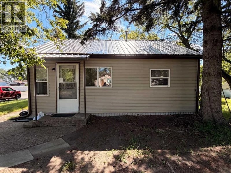 737 6 Avenue, Wainwright, Alberta, T9W1C2, Wainwright, Alberta — photo 1 of 5