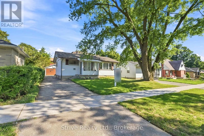 7 Admiral Road, Ajax (South East), Ontario, L1S2N8, Ajax (South East), Ontario — photo 1 of 5