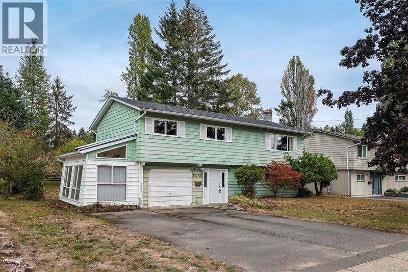 1456 Dogwood Avenue, Comox, British Columbia, V9M2Z5, Comox, British Columbia — photo 1 of 5
