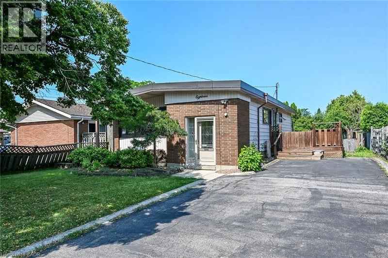 18 CORAL Drive, Hamilton, Ontario, L8V2N5, Hamilton, Ontario — photo 1 of 5