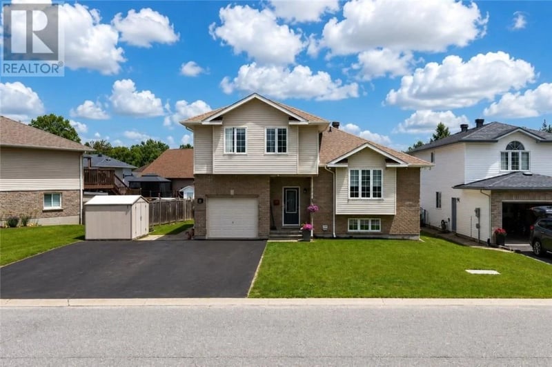 214 Ravina Ave, Garson, Ontario, P3L1A7, Garson, Ontario — photo 1 of 5