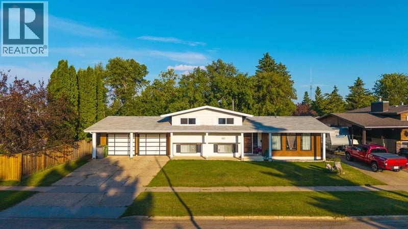 3007 52 Avenue, Lloydminster, Alberta, T9V1P4, Lloydminster, Alberta — photo 1 of 5