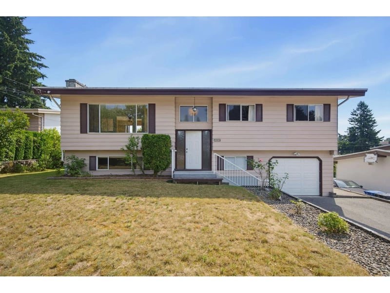 32659 WILLINGDON Crescent, Abbotsford, British Columbia, V2T1S1, Abbotsford, British Columbia — photo 1 of 5