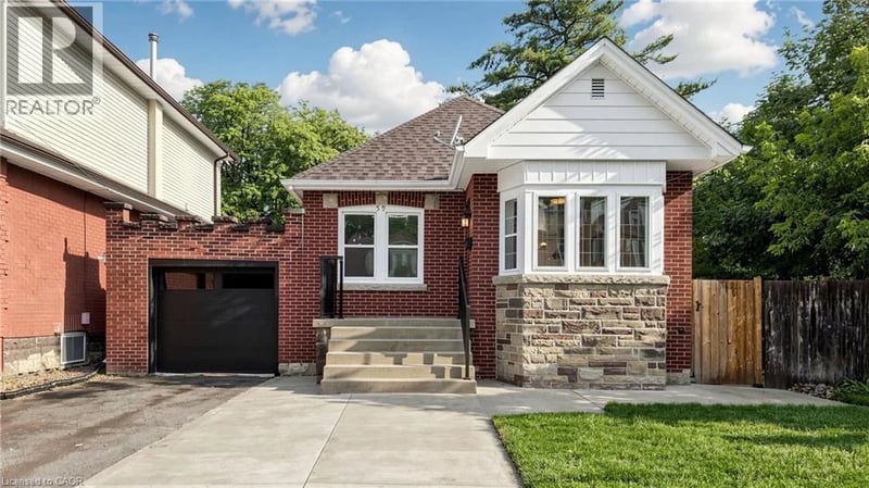 59 LONGWOOD Road North, Hamilton, Ontario, L8S3V2, Hamilton, Ontario — photo 1 of 5