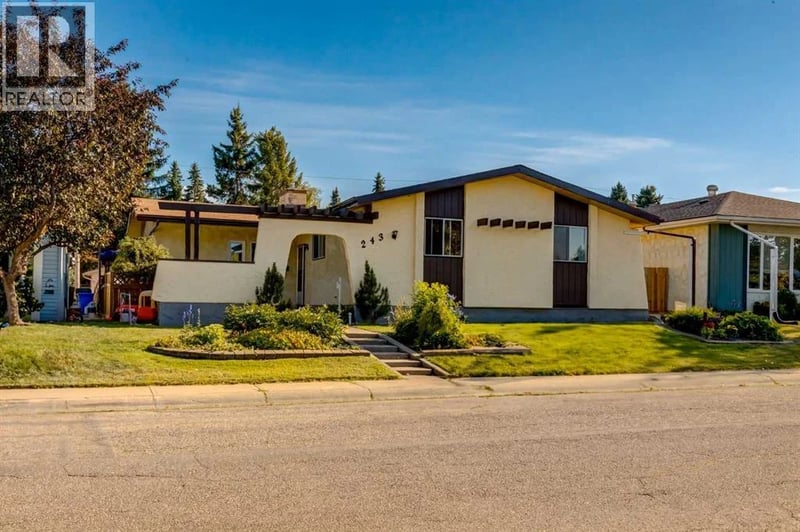 243 Cedarpark Green Southwest, Calgary, Alberta, T2W2K1, Calgary, Alberta — photo 1 of 5
