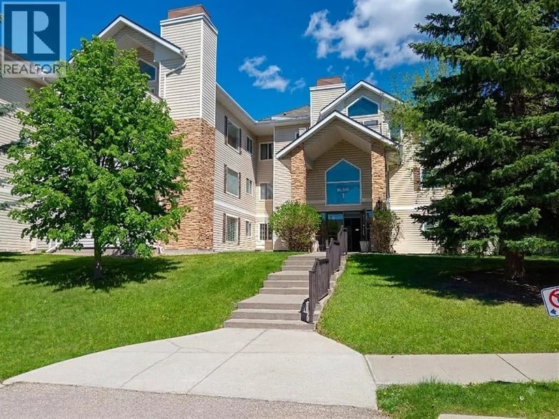 7451 Springbank Boulevard Southwest, Calgary, Alberta, T3H4K5, Calgary, Alberta — photo 1 of 5