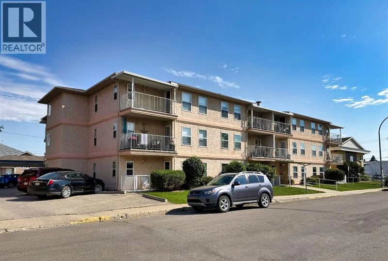 5026 49 Street, Olds, Alberta, T4H1V7, Olds, Alberta — photo 1 of 5