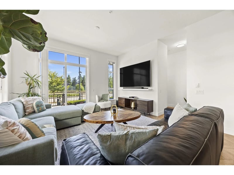 #117 13933 105 Boulevard, Surrey, British Columbia, V3T0R6, Surrey, British Columbia — photo 1 of 5