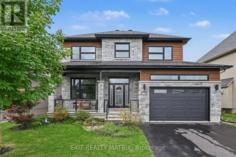 129 Lyon Street, Russell, Ontario, K0A1W0, Russell, Ontario — photo 1 of 5