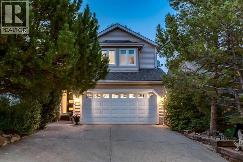 775 STRATHCONA Drive Southwest, Calgary, Alberta, T3H1N8, Calgary, Alberta — photo 1 of 5