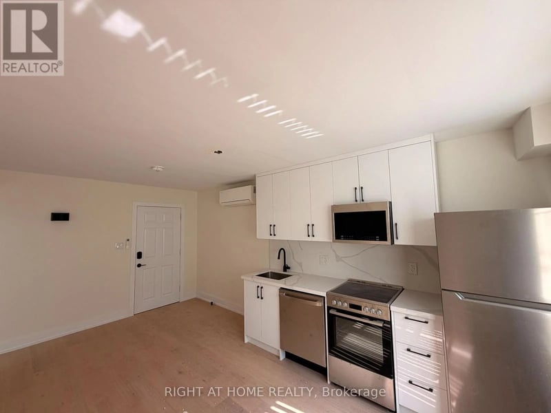 #202 3384 Lake Shore Boulevard West, Toronto (Long Branch), Ontario, M8W1M9, Toronto (Long Branch), Ontario — photo 1 of 5