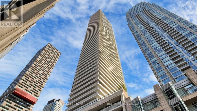 #506 2221 Yonge Street, Toronto (Mount Pleasant West), Ontario, M4S0B8, Toronto (Mount Pleasant West), Ontario — photo 1 of 5