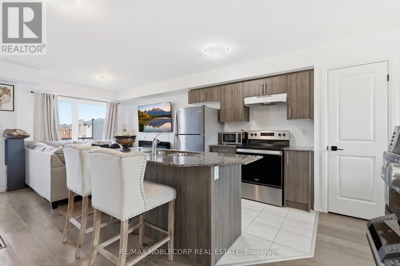 51 Fairlane Avenue, Barrie (Painswick South), Ontario, L9J0N1, Barrie (Painswick South), Ontario — photo 1 of 5