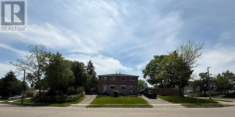 687 College Avenue West, Guelph (Dovercliffe Park/Old University), Ontario, N1G2Y2, Guelph (Dovercliffe Park/Old University), Ontario — photo 1 of 5