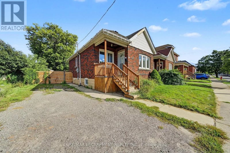 270 Weir Street North, Hamilton (Homeside), Ontario, L8H5G3, Hamilton (Homeside), Ontario — photo 1 of 5