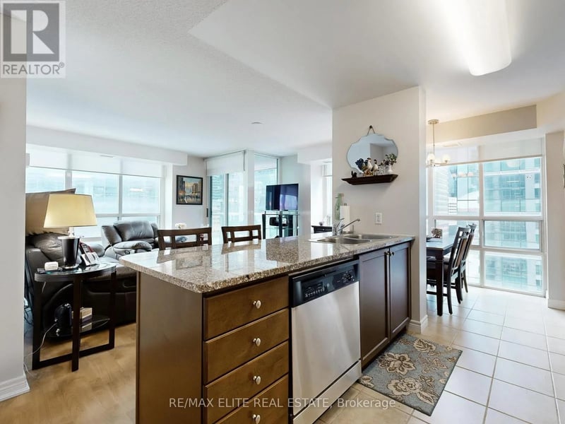 #1806 30 Grand Trunk Crescent, Toronto (Waterfront Communities), Ontario, M5J3A4, Toronto (Waterfront Communities), Ontario — photo 1 of 5