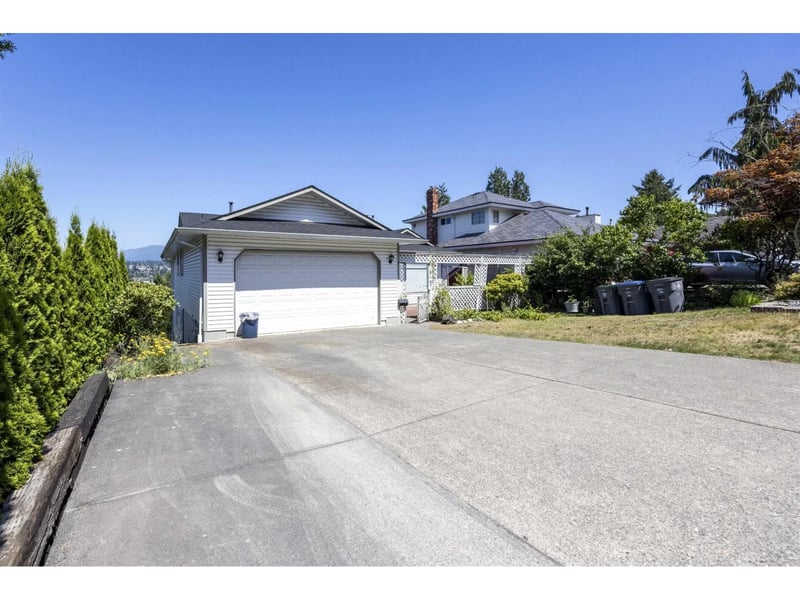 13957 115A Avenue, Surrey, British Columbia, V3R9Y4, Surrey, British Columbia — photo 1 of 5