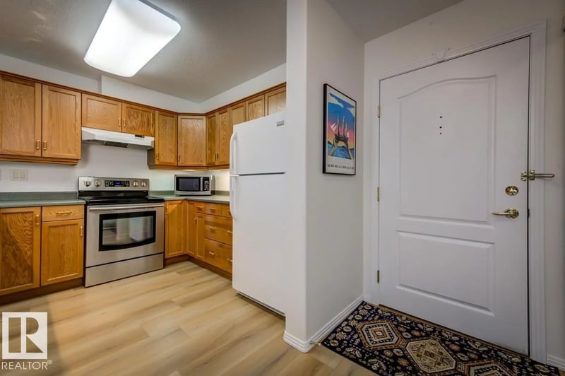 #212 8912 156 ST NW, Edmonton, Alberta, T5R5Z2, Edmonton, Alberta — photo 1 of 5