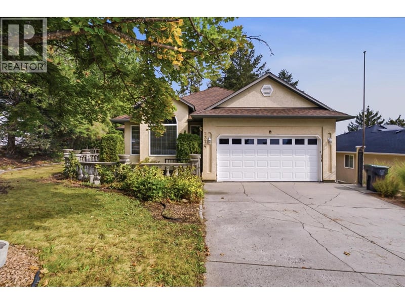 2374 Shannon Woods Drive, West Kelowna, British Columbia, V4T2M1, West Kelowna, British Columbia — photo 1 of 5