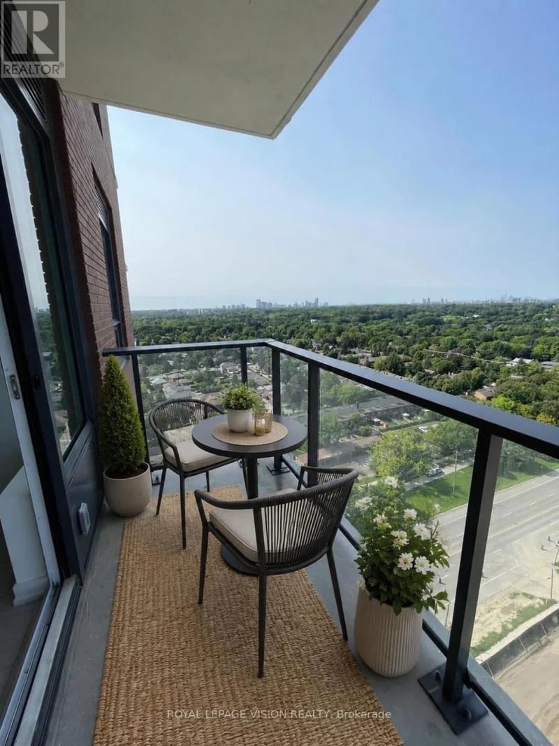 #1911 4010 Eglinton Avenue West, Toronto (Humber Heights), Ontario, M9A0G5, Toronto (Humber Heights), Ontario — photo 1 of 5