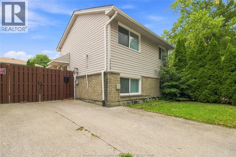 1229 ARNCLIFFE Place, Windsor, Ontario, Windsor, Ontario — photo 1 of 5