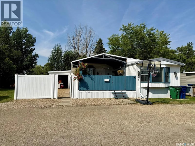 D5 1455 9th AVENUE NE, Moose Jaw, Saskatchewan, S6J1C6, Moose Jaw, Saskatchewan — photo 1 of 5
