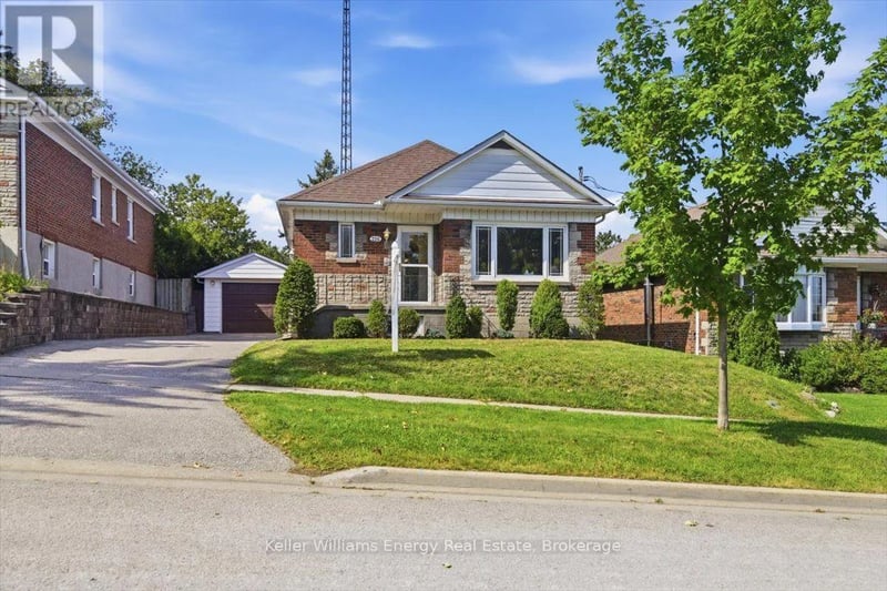 216 College Avenue, Oshawa (Vanier), Ontario, L1J1R7, Oshawa (Vanier), Ontario — photo 1 of 5