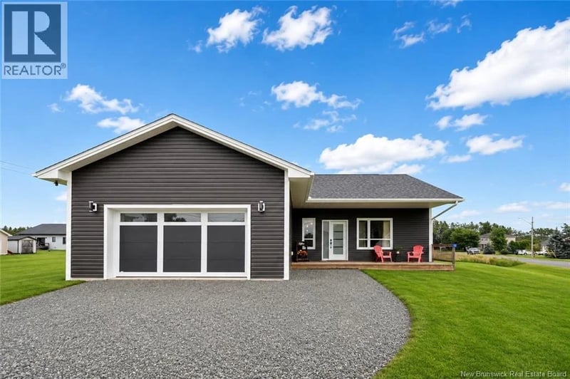 11 Riverside Drive, Petitcodiac, New Brunswick, E4Z0K7, Petitcodiac, New Brunswick — photo 1 of 5