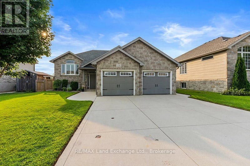 298 Stickel Street, Saugeen Shores, Ontario, N0H2C1, Saugeen Shores, Ontario — photo 1 of 5