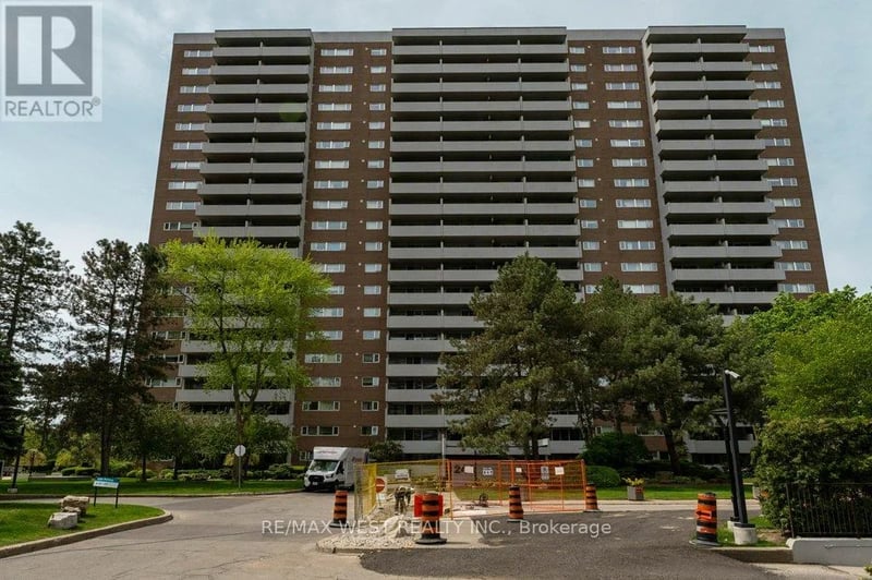 #807 240 Scarlett Road, Toronto (Rockcliffe-Smythe), Ontario, M6N4X4, Toronto (Rockcliffe-Smythe), Ontario — photo 1 of 5