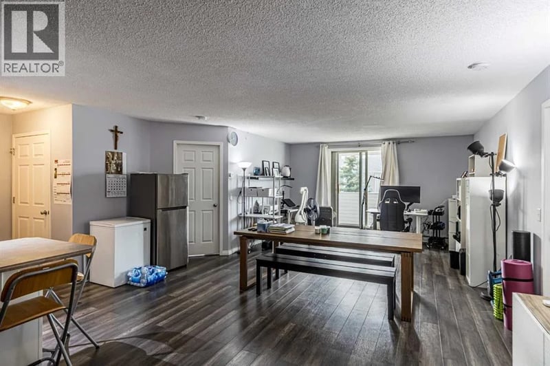 9 Country Village Bay Northeast, Calgary, Alberta, T3K5J8, Calgary, Alberta — photo 1 of 5