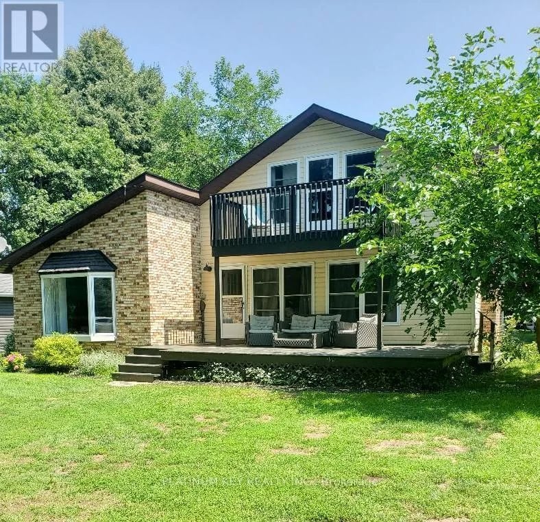 5409 Oak Avenue, Lambton Shores, Ontario, N0N1J0, Lambton Shores, Ontario — photo 1 of 5