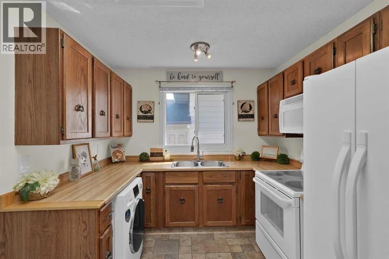 27 Bedridge Way Northeast, Calgary, Alberta, T3K1M2, Calgary, Alberta — photo 1 of 5