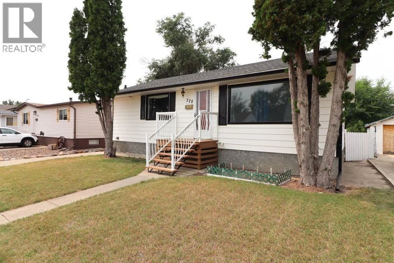 328 2nd Street Southeast, Redcliff, Alberta, T0J2P0, Redcliff, Alberta — photo 1 of 5