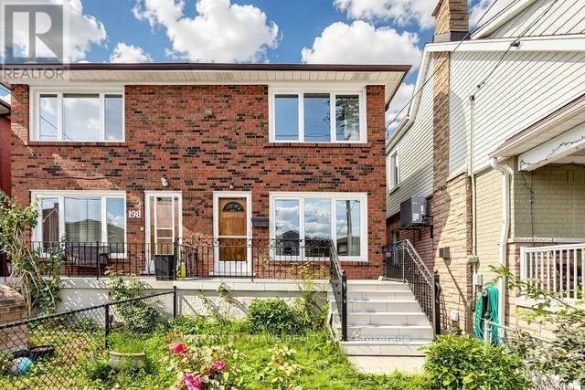 198 A Boon Avenue, Toronto (Corso Italia-Davenport), Ontario, M6E3Z8, Toronto (Corso Italia-Davenport), Ontario — photo 1 of 5