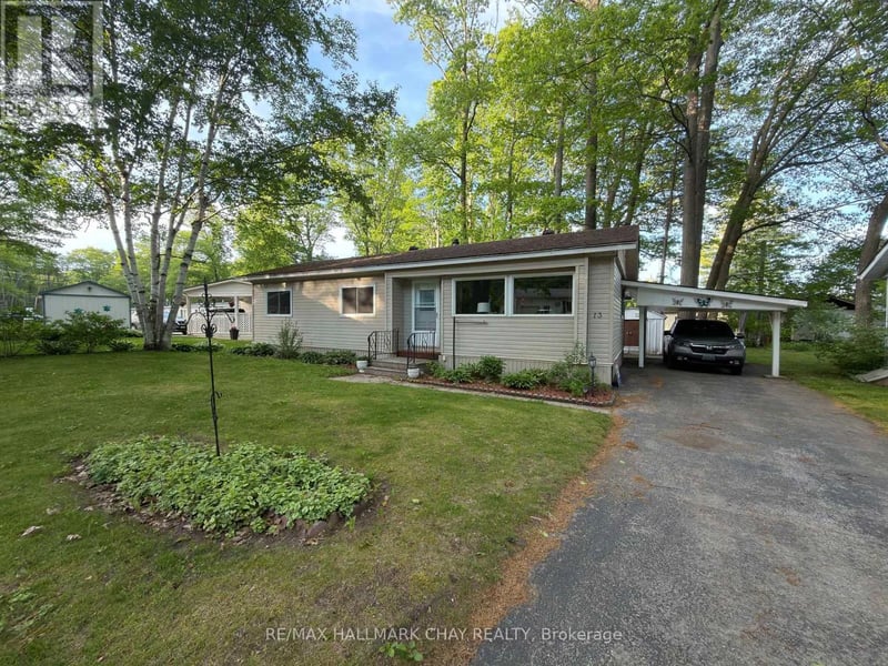 13 Carruthers Street North, Wasaga Beach, Ontario, L9Z1K2, Wasaga Beach, Ontario — photo 1 of 5