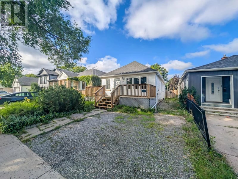 24 Churchill Street, St. Catharines (Western Hill), Ontario, L2S2P2, St. Catharines (Western Hill), Ontario — photo 1 of 5